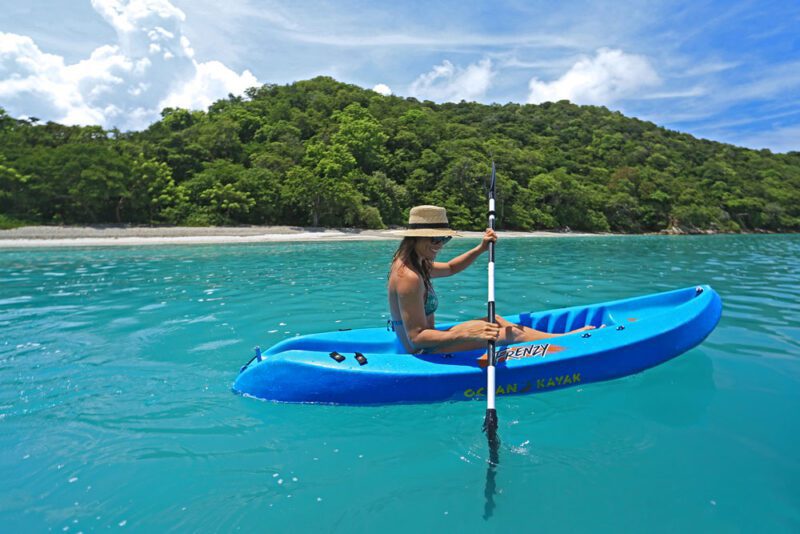 Somewhere in the pacific: turquoise water and lush forest | Costa Elena