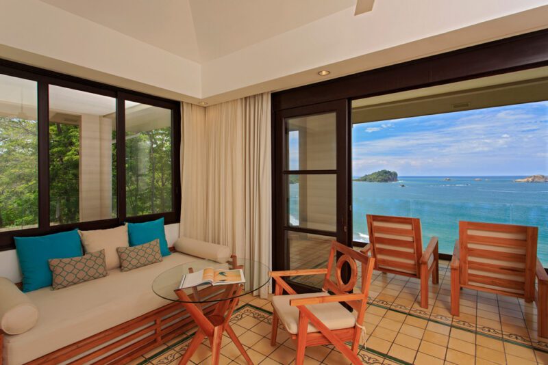 Suite con vista al bosque y al Parque Nacional Manuel Antonio - Arenas del Mar | Cayuga Collection