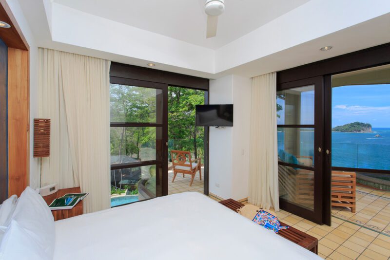 Suite with jungle and view of Manuel Antonio National Park - Arenas del Mar | Cayuga Collection