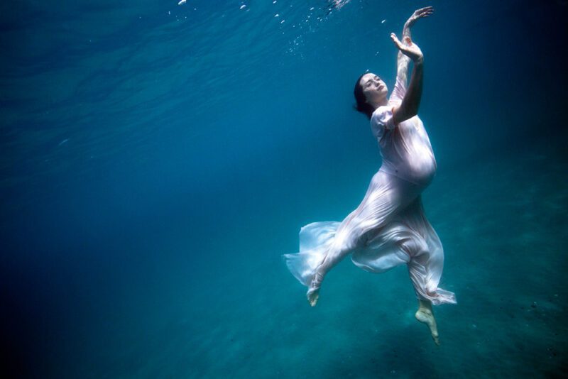 Bailarina bajo el agua