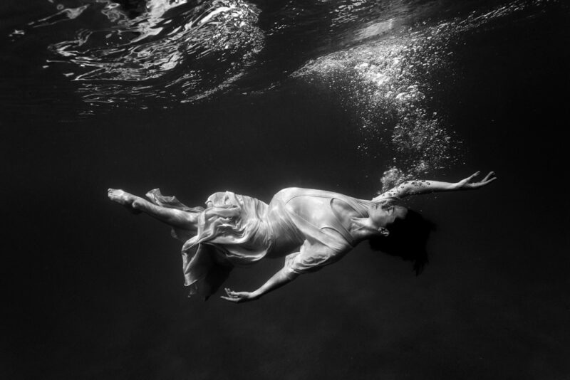 Underwater maternity, like a metaphor fot the arquetype of the womb