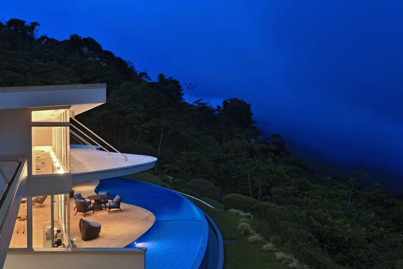 Waves inspired architecture, a house to admire the ocean’s splendor - Casa de Luz | Costa Verde Estates