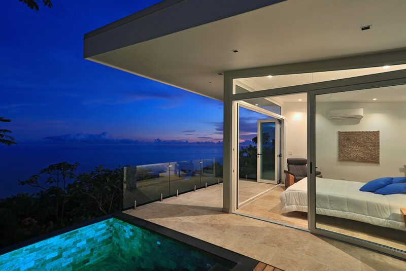 Spectacular glass walls and bioclimatic strategies for sustainable living - Casa de Luz | Costa Verde Estates