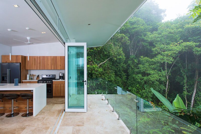 Sliding doors frame the landscape offering a unique connection with nature - Casa de Luz | Costa Verde Estates