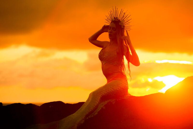 Al igual que el océano, pueden ser benévolos como las mareas tranquilas o aterradores como las tormentas... - Claire, La Sirene