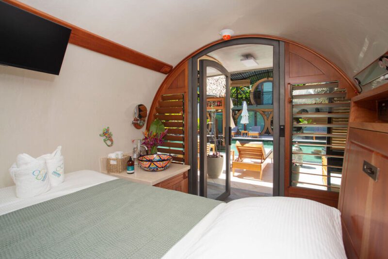 Super confortable circular rooms with private external bathroom. - Saranda Boutique Hotel